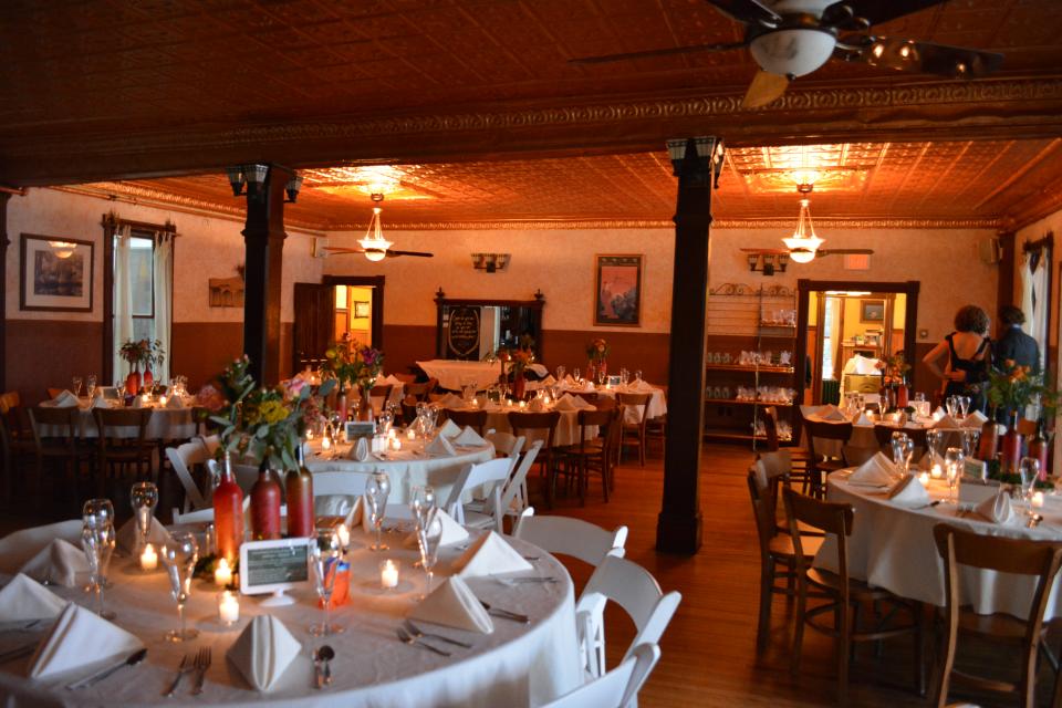 Dining room fit for the wedding of your dreams (Photo courtesy of The Woods Inn)