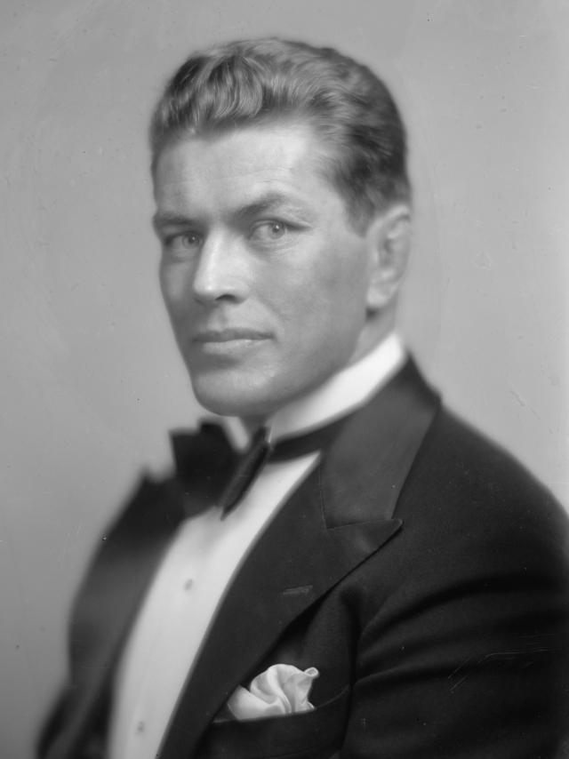 Gene Tunney was a most unusual boxer, being known as much for his bookworm ways and ease with intellect as he was for his amazing boxing abilities.