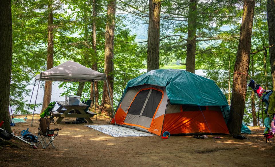 A ;aleside campsite set up at Lewey Lake State Campground